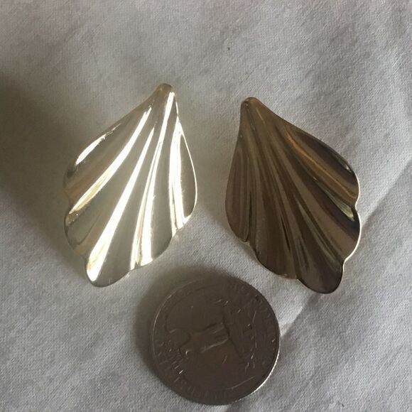 $10 ea or 3/$20 Goldtone Pierced Leaf Earrings - Picture 2 of 7